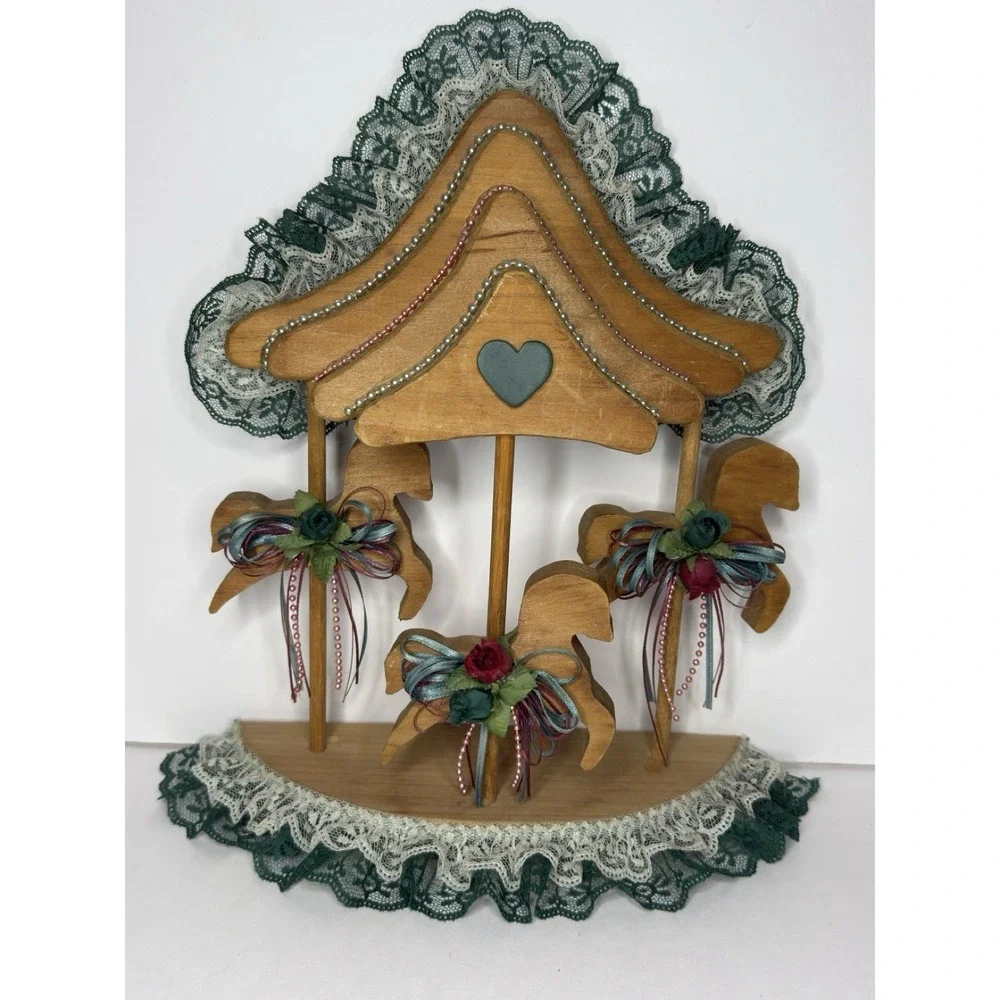 Carousel‎ Horse Wall Hanging Vtg Wooden Horse Lace Country Cottage Home Décor